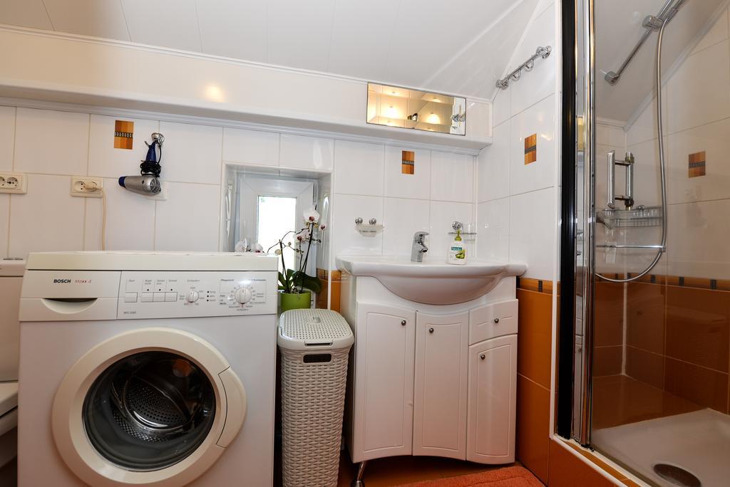 Guesthouse "Nakvyne Pas Zveja" Nagliu Street 니다 외부 사진