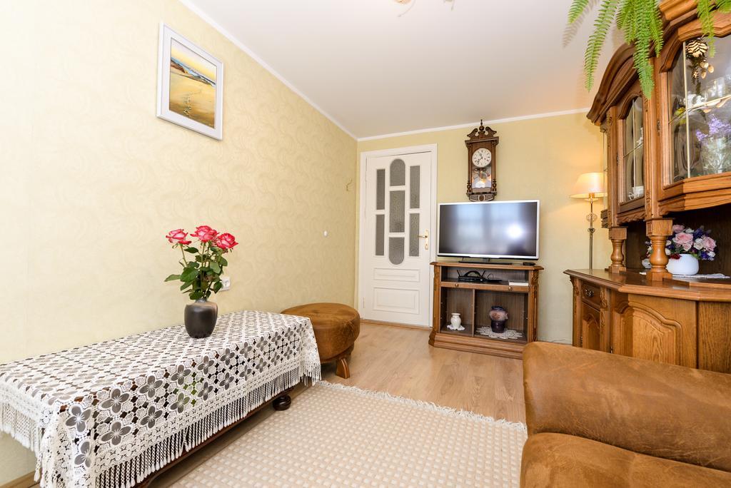 Guesthouse "Nakvyne Pas Zveja" Nagliu Street 니다 외부 사진