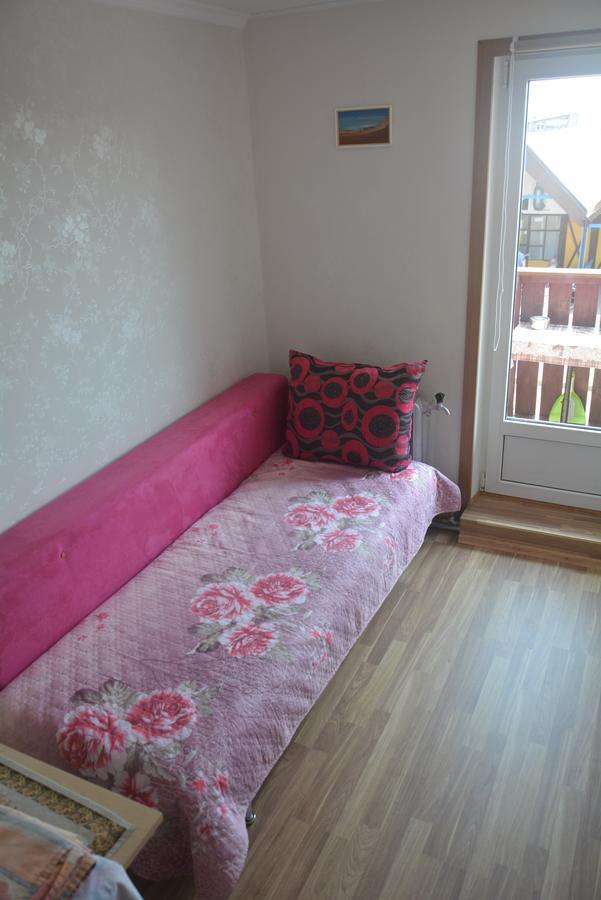 Guesthouse "Nakvyne Pas Zveja" Nagliu Street 니다 외부 사진
